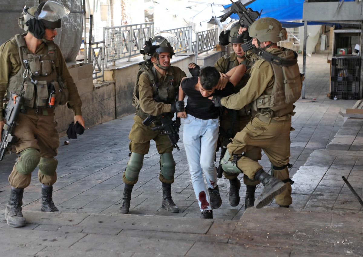خلال يوم واحد...الإحتلال الصهيوني يعتقل ما لا يقل عن 35 فلسطينيا في الضفة الغربية