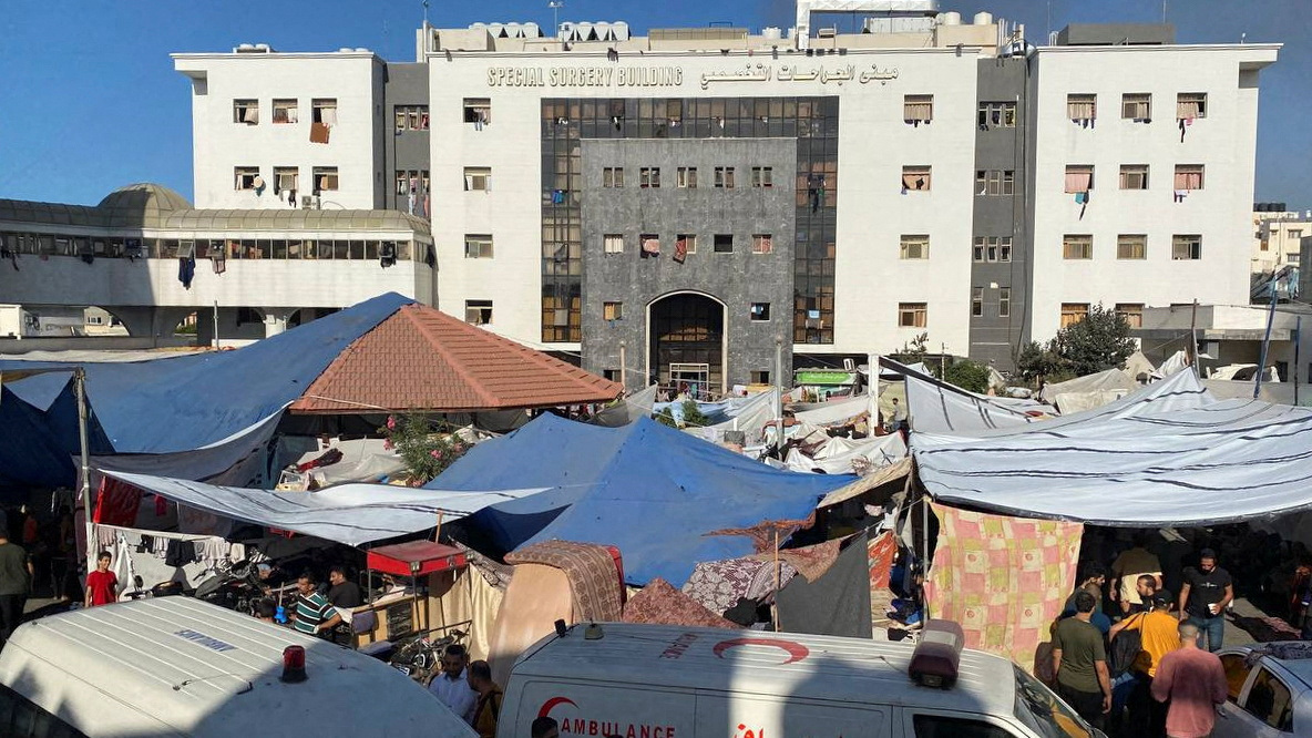 الخارجية الفلسطينية تطالب بتدخل دولي عاجل لتوفير الحماية للطواقم الطبية والمرضى والنازحين في مجمع الشفاء الطبي بغزة