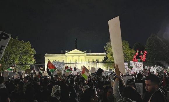 واشنطن: مظاهرات أمام البيت الأبيض تنديدا باقتحام الاحتلال لمجمع الشفاء الطبي في غزة