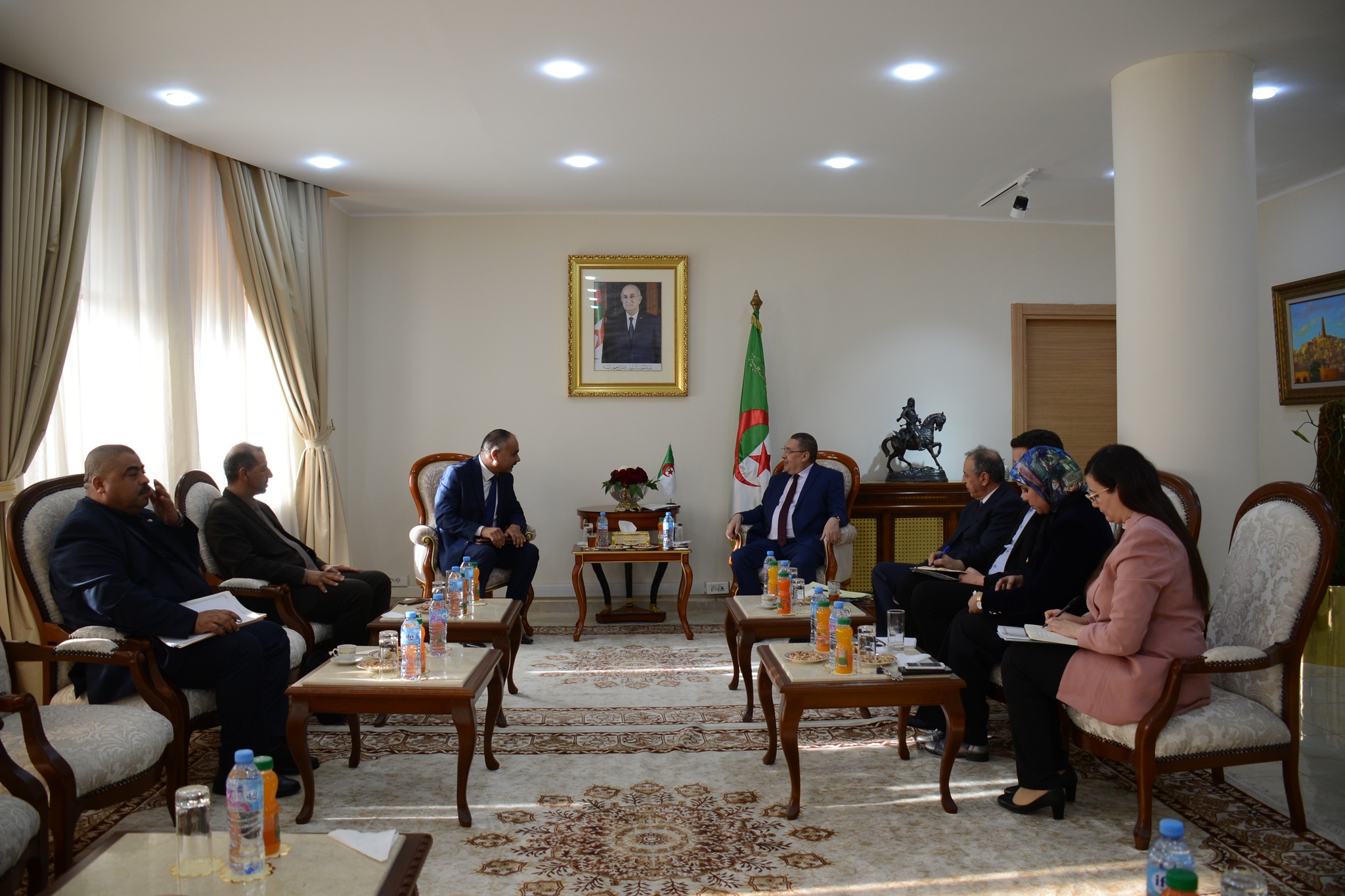 بطلب منهم...مراد يستقبل أعضاء البرلمان بغرفتيه ممثلين عن ولايات عين الدفلى و بشار و تندوف