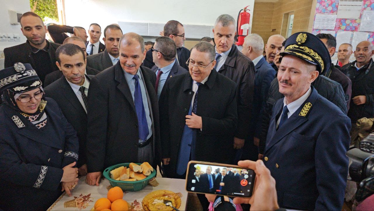غليزان: وزير الداخلية يعاين ببلدية جديوية المشاريع الجوارية ذات الأثر المباشر على المواطن