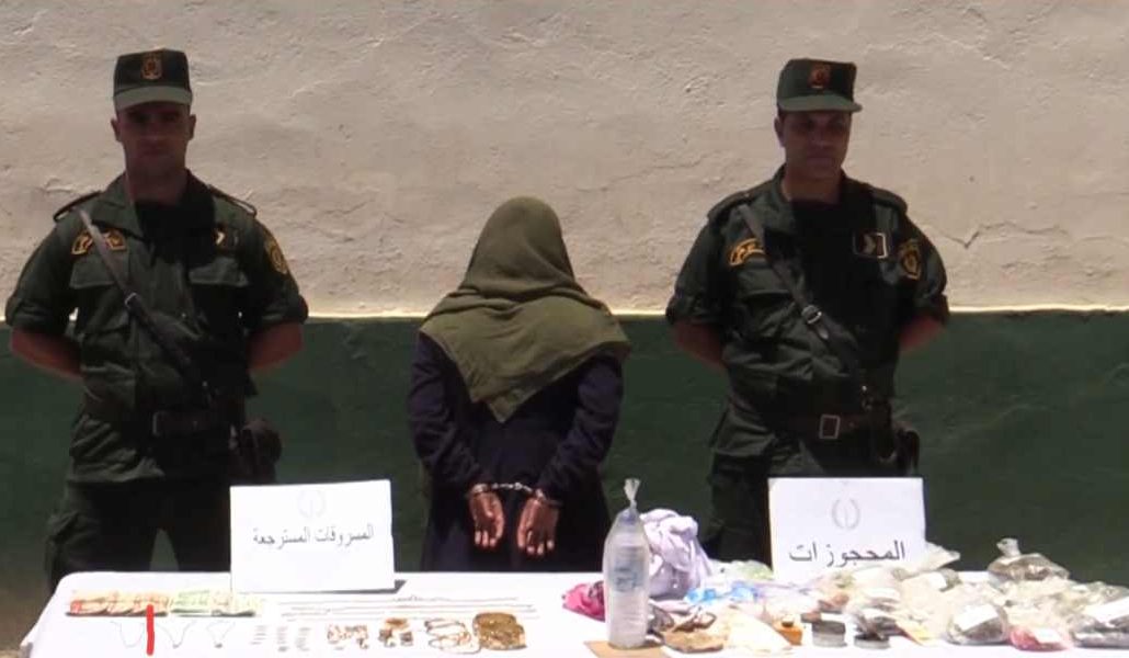 الدرك الوطني بخنشلة يوقف امرأة بتهمة النصب والإحتيال عن طريق السحر والشعوذة