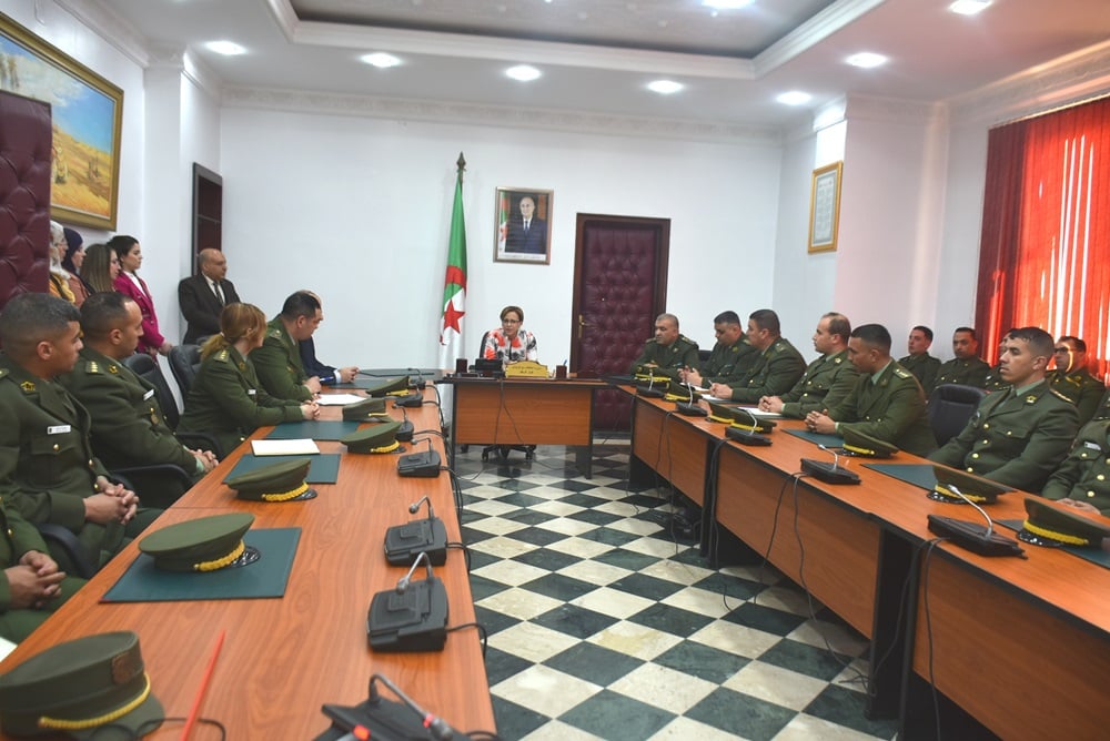 وفد من الدرك الوطني في زيارة إلى وزارة العلاقات مع البرلمان 