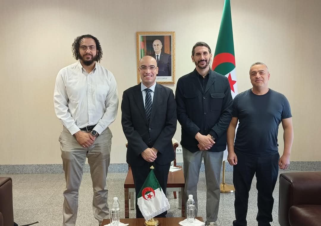 سفيان شايب يستقبل مجموعة من الكفاءات الشبانية من الجالية الجزائرية بالخارج