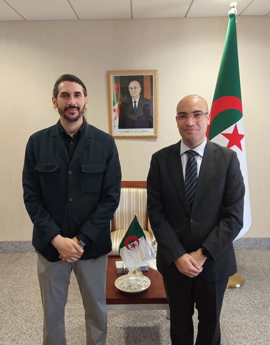 سفيان شايب يستقبل مجموعة من الكفاءات الشبانية من الجالية الجزائرية بالخارج