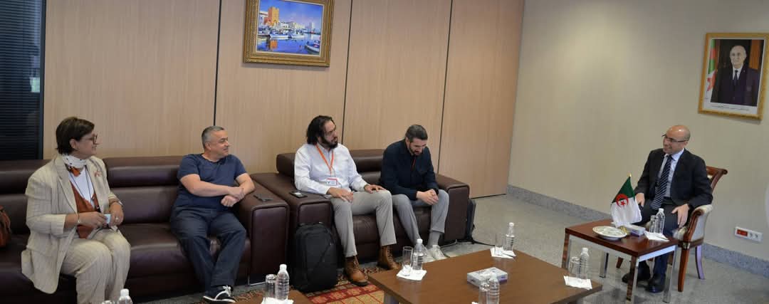 سفيان شايب يستقبل مجموعة من الكفاءات الشبانية من الجالية الجزائرية بالخارج