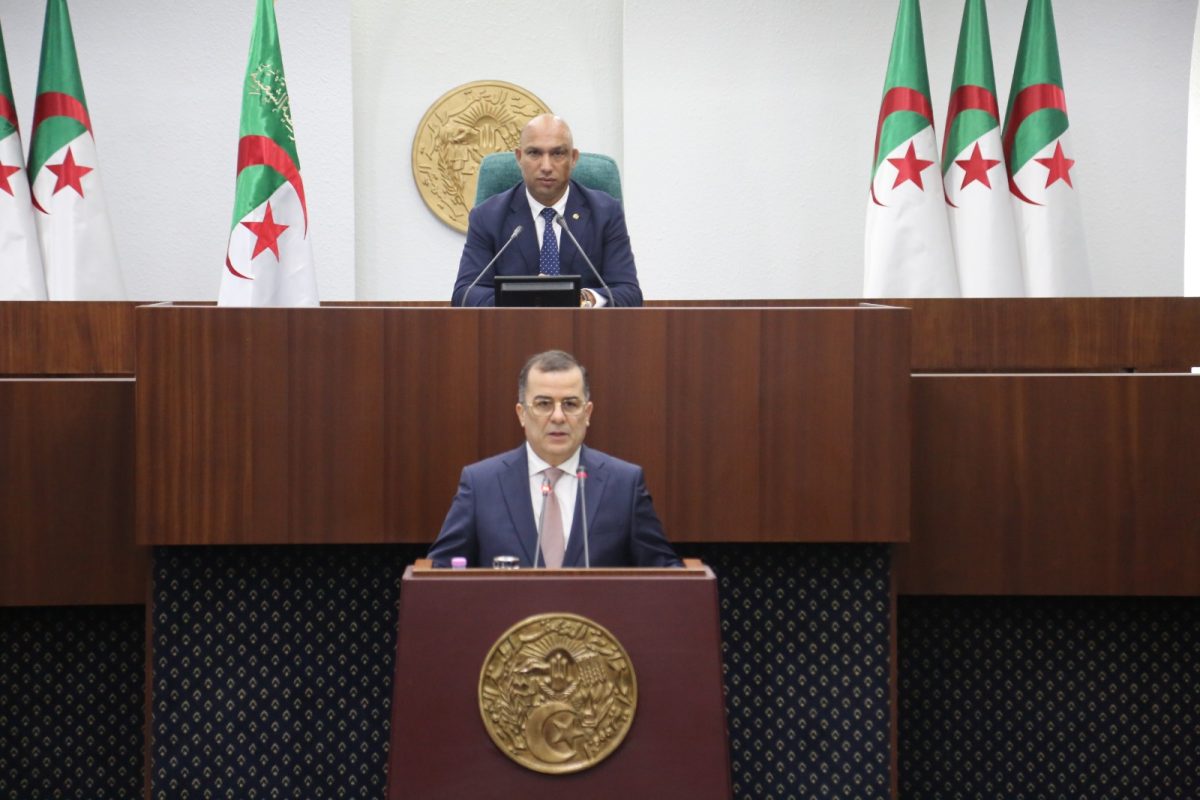 وزير العمل يعرض أمام المجلس الشعبي الوطني مشروع قانون تخفيض سن التقاعد لفائدة معلمي وأساتذة قطاع التربية الوطنية