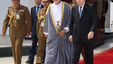 الرئيس تبون يودّع سلطان عمان 