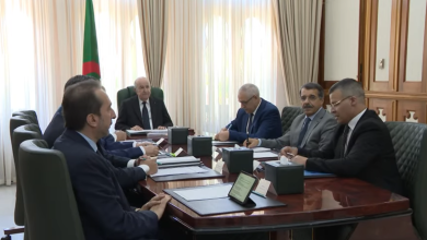 الرئيس تبون يترأس اجتماع عمل خُصص لتفعيل خدمة الشباك الوحيد