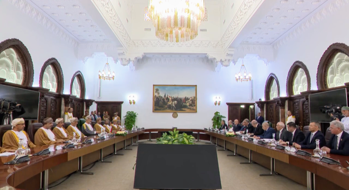 الرئيس تبون والسلطان هيثم بن طارق يشرفان على توقيع مذكرات تفاهم استراتيجية بين الجزائر وسلطنة عمان