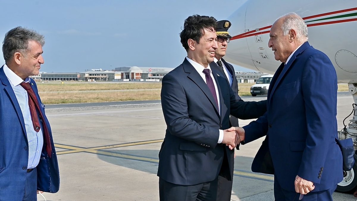 أحمد عطاف يحلّ بإسطنبول بتكليف من رئيس الجمهورية