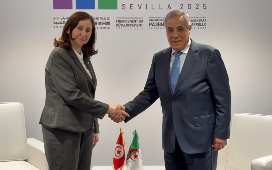 الوزير الأول يُجري بإشبيلية محادثات مع رئيسة الحكومة بالجمهورية التونسية