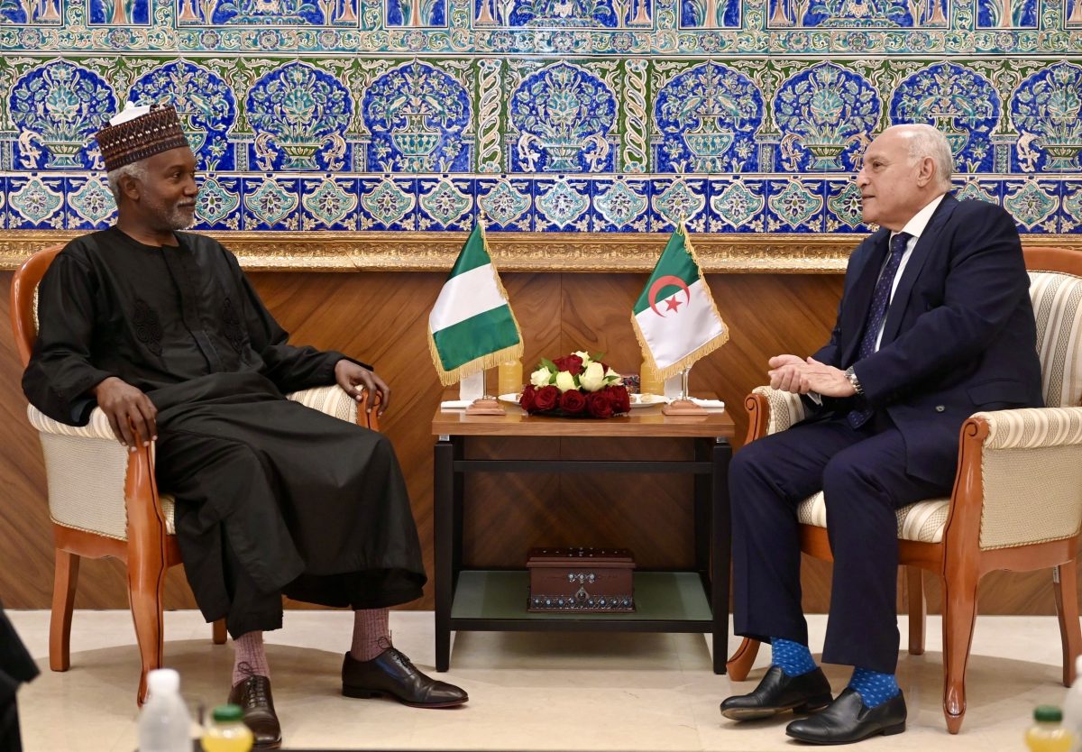 وزير الخارجية أحمد عطاف يستقبل وزير خارجية نيجيريا يوسف مايتاما توغار بمقر وزارة الخارجية الجزائرية