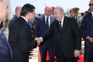 الرئيس تبون يستقبل الرئيس اللبناني جوزيف عون في مطار هواري بومدين الدولي