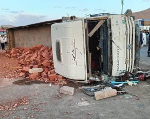 حادث المرور بولاية البيض الذي أودى بحياة 6 أشخاص وأدى إلى إصابة 45 آخرين.