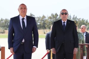 الرئيس تبون يستقبل الرئيس اللبناني جوزيف عون في مطار هواري بومدين الدولي