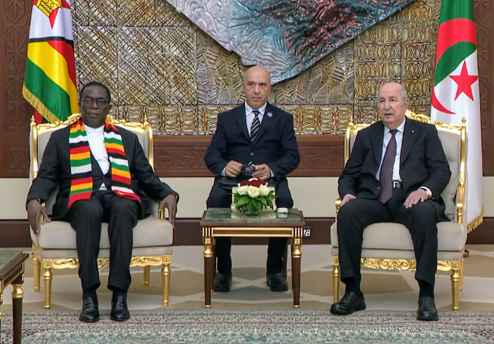 رئيس الجمهورية عبد المجيد تبون، خلال استقباله نظيره الزيمبابوي إمرسون منانغاغوا.