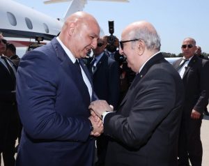 الرئيس تبون يستقبل الرئيس اللبناني جوزيف عون في مطار هواري بومدين الدولي