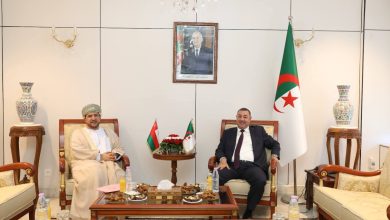 السعيد سعيود وزير النقل يستقبل سفير سلطنة عمان سيف بن ناصر بن راشد البداعي بمقر الوزارة لبحث سبل تعزيز التعاون الثنائي في مجال النقل – الجزائر، جويلية 2025.