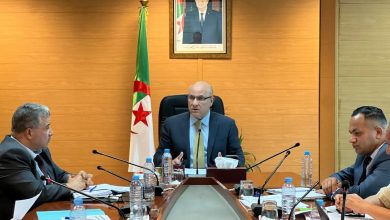 الطيب زيتوني يترأس اجتماع التحضيرات لمعرض IATF 2025 بالجزائر.