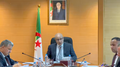 الطيب زيتوني خلال اجتماع تنسيقي لتقييم السوق وإطلاق إجراءات لحماية الفلاحين.