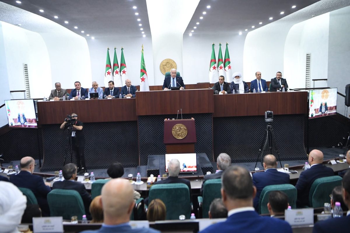 إبراهيم بوغالي، رئيس المجلس الشعبي الوطني، خلال اختتام الدورة البرلمانية العادية 2024-2025 بحضور الوزير الأول نذير العرباوي وأعضاء الحكومة