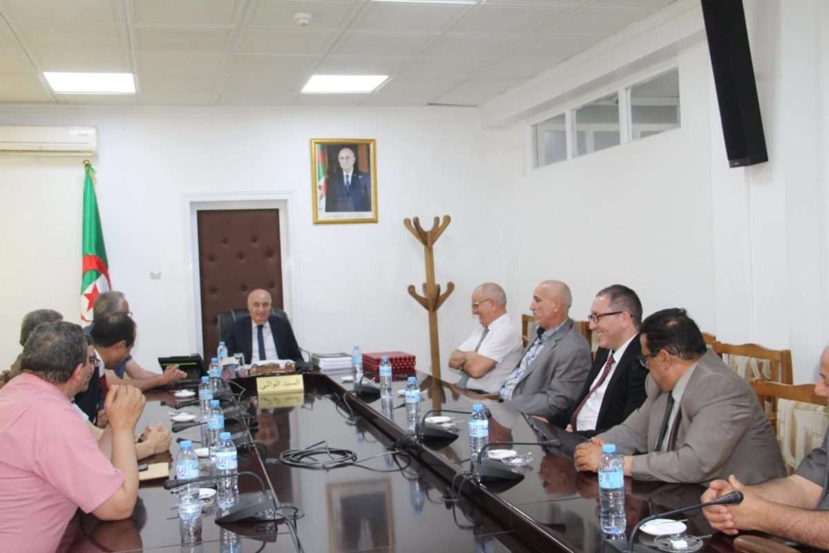 ولاة الجمهورية يشرفون على مراسم تنصيب رؤساء الدوائر المعنيين في إطار الحركة الأخيرة