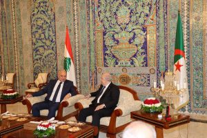 الرئيس تبون يستقبل الرئيس اللبناني جوزيف عون في مطار هواري بومدين الدولي