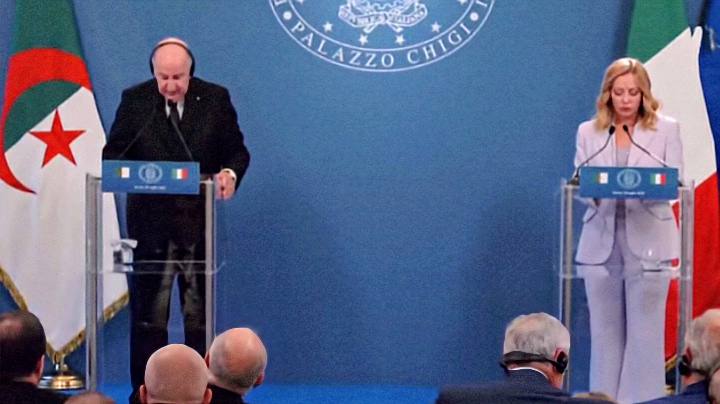 رئيس الجمهورية عبد المجيد تبون ورئيسة الوزراء الإيطالية جورجيا ميلوني في اختتام منتدى الأعمال الجزائري الإيطالي