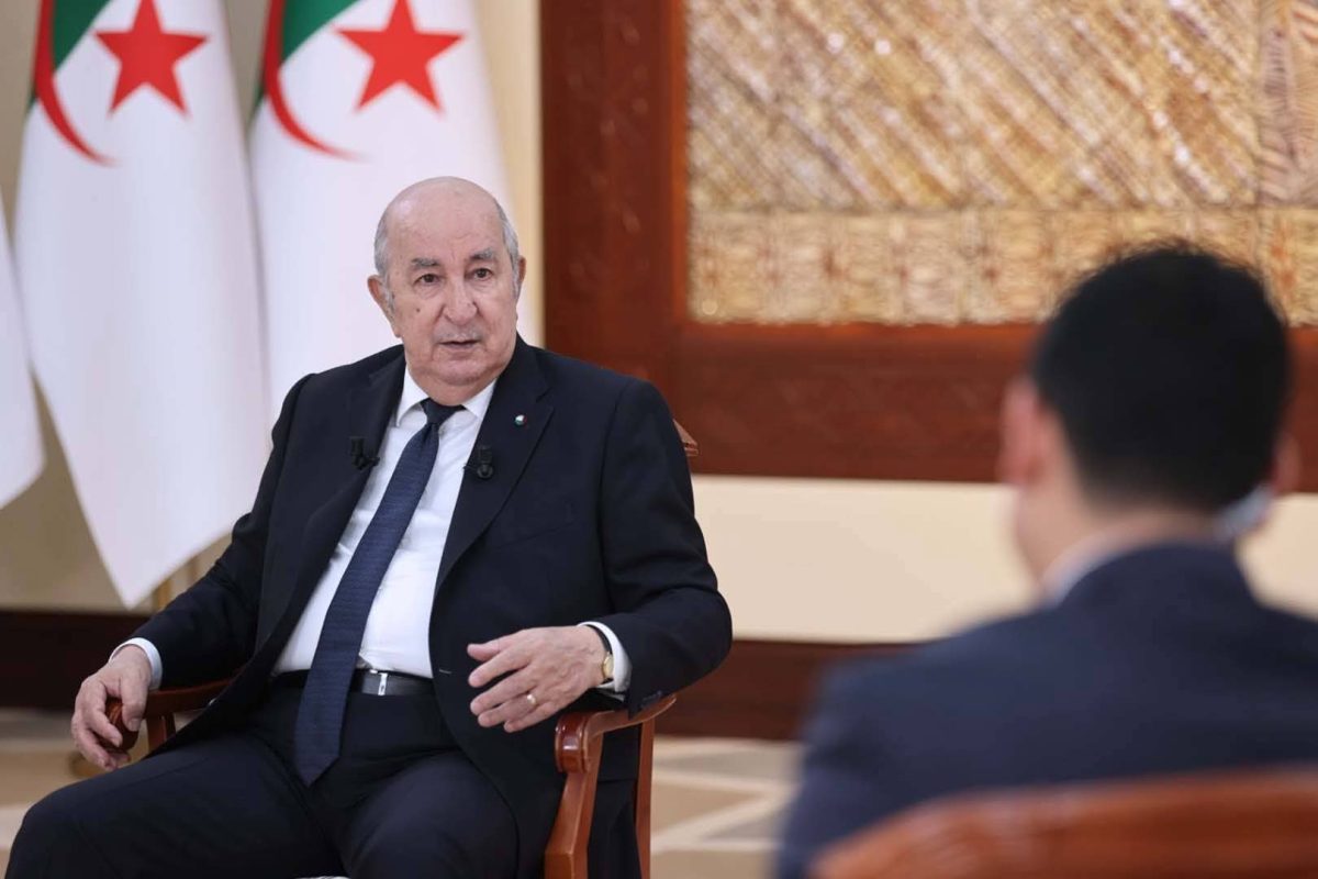 في لقائه الإعلامي الدوري، أكد الرئيس عبد المجيد تبون أن الجزائر تُعد الدولة الوحيدة في إفريقيا والعالم العربي التي تمتلك مدرسة للذكاء الاصطناعي، مشيرًا إلى التقدم المدروس في هذا المجال.