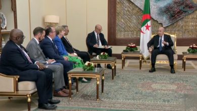 عبد المجيد تبون خلال استقباله المستشار الرفيع للرئيس الأمريكي بالجزائر