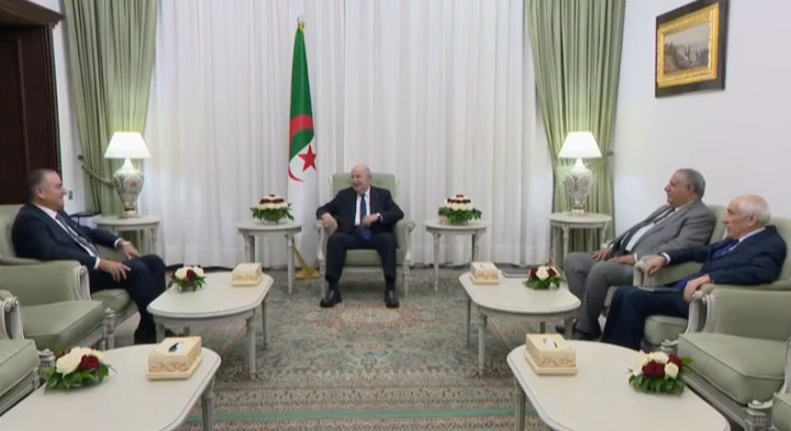 رئيس الجمهورية عبد المجيد تبون خلال استقباله سفير لبنان محمد محمود حسن