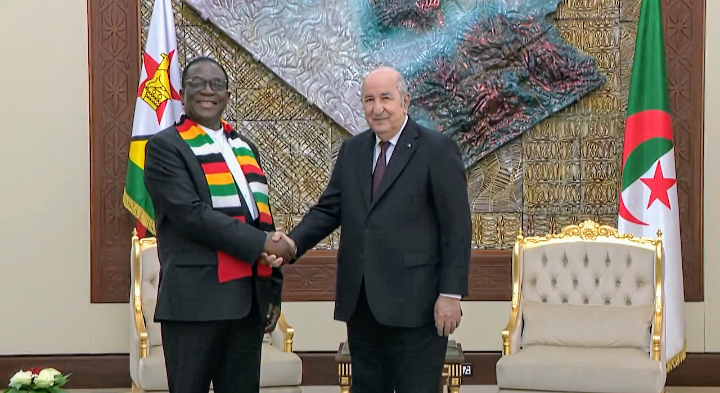 رئيس الجمهورية عبد المجيد تبون، خلال استقباله رئيس جمهورية زيمبابوي إمرسون منانغاغوا