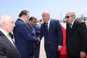 الرئيس تبون يستقبل الرئيس اللبناني جوزيف عون في مطار هواري بومدين الدولي