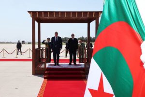 الرئيس تبون يستقبل الرئيس اللبناني جوزيف عون في مطار هواري بومدين الدولي