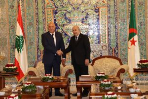 الرئيس تبون يستقبل الرئيس اللبناني جوزيف عون في مطار هواري بومدين الدولي