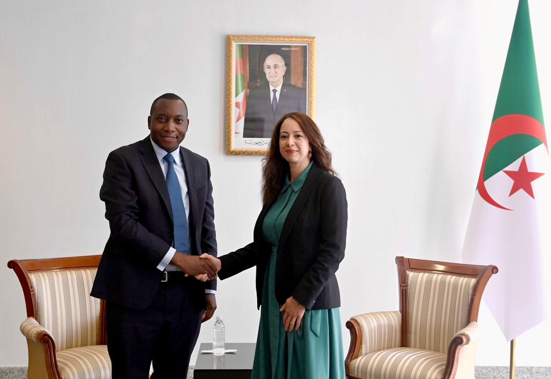 كاتبة الدولة سلمة بختة منصوري خلال استقبالها وفد Afreximbank بمقر وزارة الشؤون الخارجية