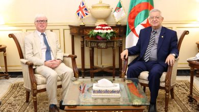 عزوز ناصري يستقبل السفير البريطاني جيمس داونر بمقر مجلس الأمة