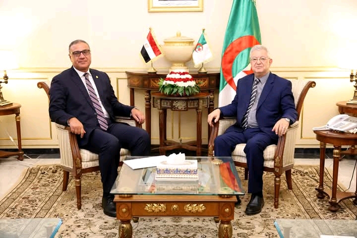 عزوز ناصري يستقبل السفير المصري مختار جميل وريدة بمقر مجلس الأمة