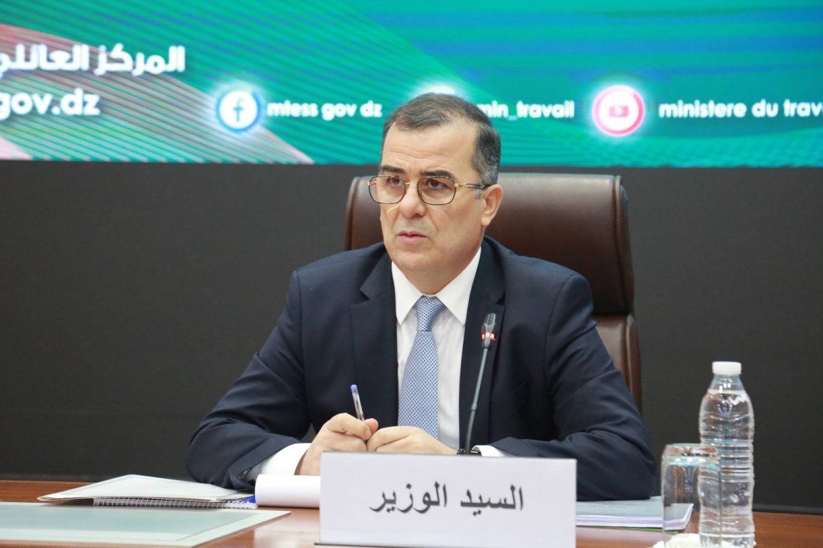 وزير العمل فيصل بن طالب خلال إشرافه على اللقاء الوطني لتقييم أداء صندوق الضمان الاجتماعي لغير الأجراء في بن عكنون.