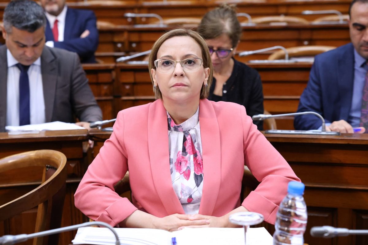 وزيرة العلاقات مع البرلمان كوثر كريكو خلال تصريح صحفي بمناسبة اختتام الدورة البرلمانية 2024-2025