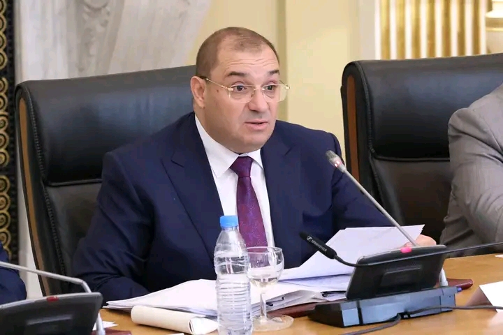 وزير العدل لطفي بوجمعة خلال تقديمه عرضًا أمام لجنة الشؤون القانونية بمجلس الأمة حول مشروعي قانونين يتعلقان بحماية المعطيات الشخصية ومكافحة تبييض الأموال