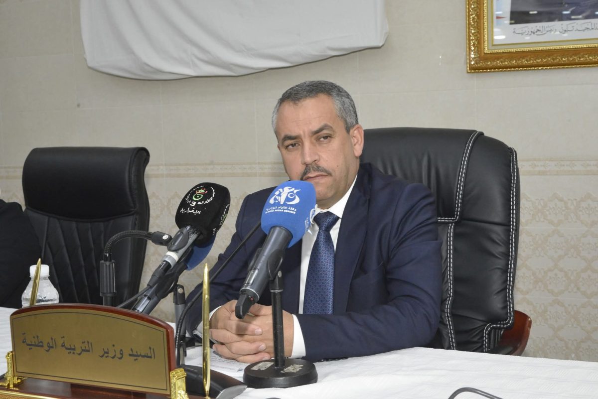 وزير التربية محمد صغير سعداوي خلال إعلانه عن نتائج شهادة البكالوريا 2025 في ندوة صحفية بمقر الوزارة