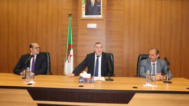 وزير الاتصال محمد مزيان خلال إشرافه على تنصيب سليمان أعراج أمينًا عامًا جديدًا لوزارة الاتصال، بحضور إطارات الوزارة ومسؤولي المؤسسات الإعلامية.