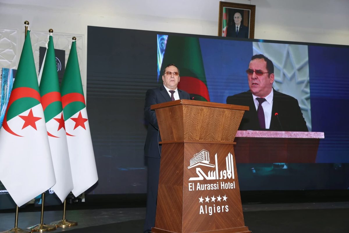 وزير الاتصال محمد مزيان خلال افتتاح الملتقى العربي الأول حول اللغة والإعلام بفندق الأوراسي