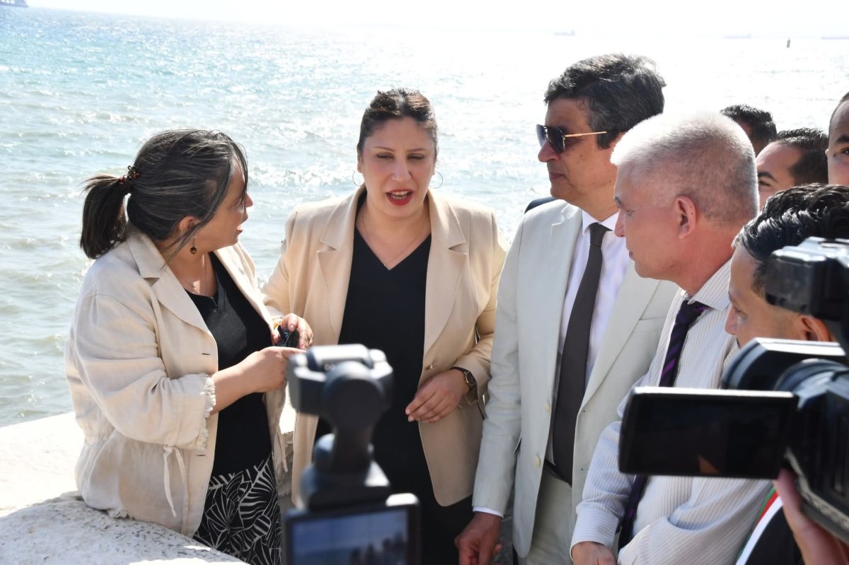 وزيرة البيئة نجيبة جيلالي تتفقد مشروع تثمين الطحالب البحرية بشاطئ ليدان في بولوغين ضمن زيارة ميدانية لولاية الجزائر