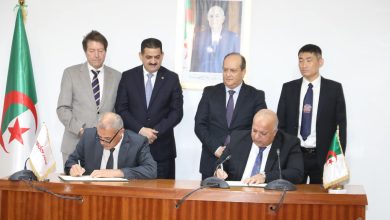 وزير الصناعة غريب سيفي ووزير الري طه دربال يشرفان على توقيع اتفاقية تصنيع قطع غيار الشاحنات بين كوسيدار وفاو تراكس الجزائر