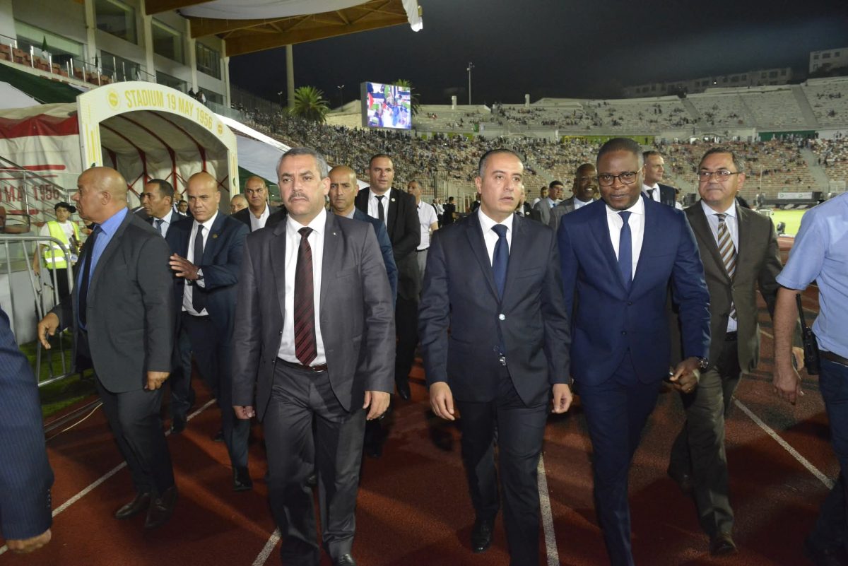 وزير التربية الوطنية محمد صغير سعداوي يشرف على افتتاح الألعاب الإفريقية المدرسية الجزائر 2025 بملعب 19 ماي بعنابة، بحضور وزراء وشخصيات إفريقية ودولية، وسط أجواء احتفالية تربوية.