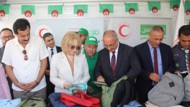 رئيسة الهلال الأحمر الجزائري حملاوي ابتسام تشرف من تيسمسيلت على إطلاق حملة تضامنية لتوزيع محافظ مدرسية بالشراكة مع موبيليس وسونلغاز