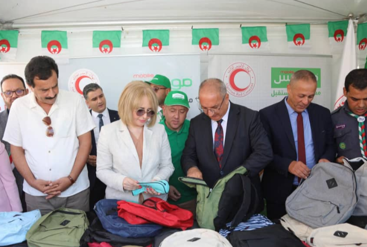 رئيسة الهلال الأحمر الجزائري حملاوي ابتسام تشرف من تيسمسيلت على إطلاق حملة تضامنية لتوزيع محافظ مدرسية بالشراكة مع موبيليس وسونلغاز